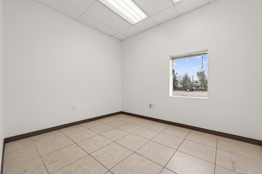 More Photos Of 10038 Grover Ln, Houston Warehouse For Sale