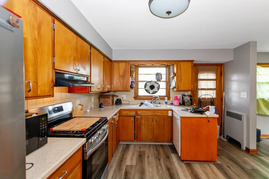 More Photos Of 41W597 US Highway 20, Hampshire Flex For Sale