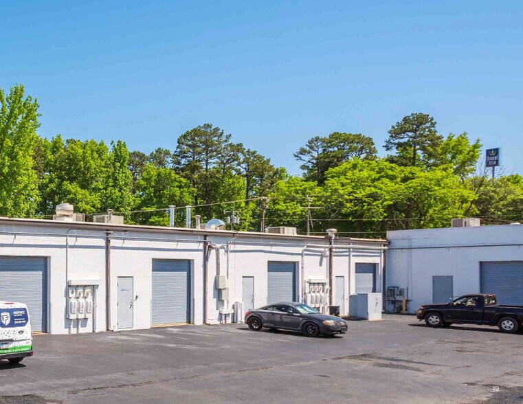 More Photos Of 5100 Reagan Dr, Charlotte Light Distribution For Lease