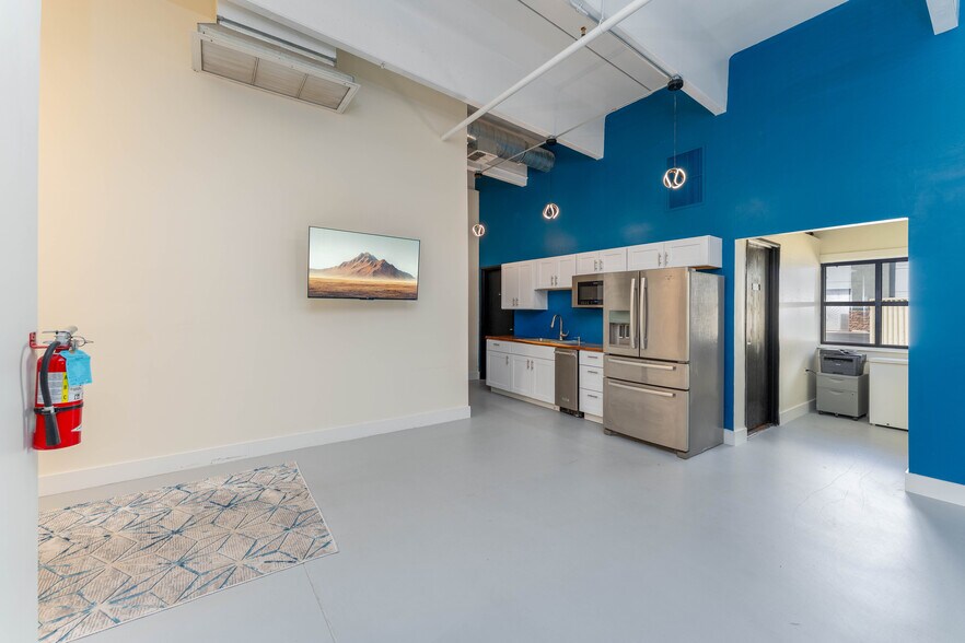 More Photos Of 1906 N Higley Rd, Mesa Flex For Sale