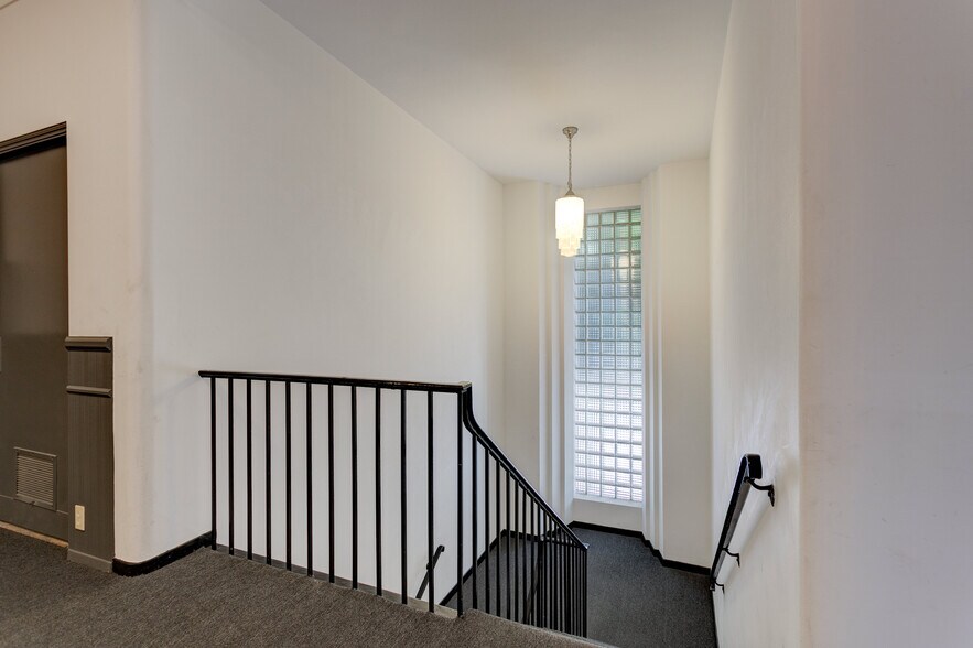 More Photos Of 114-122 S Beverly Dr, Beverly Hills Storefront Retail Office For Lease