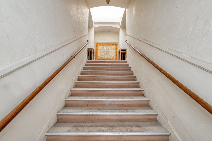 More Photos Of 101 N L St, Dinuba Storefront For Sale