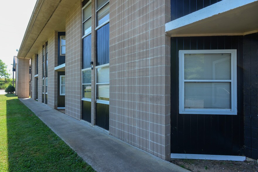More Photos Of 212 Old Belwood Rd, Calhoun Apartments For Sale