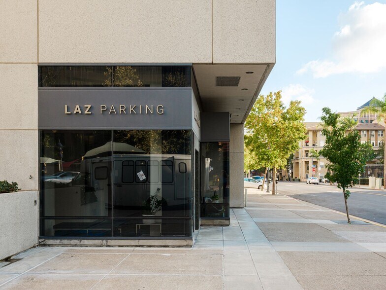 More Photos Of 700-750 Front St, San Diego Apartments For Lease