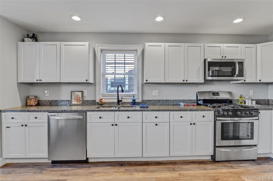 More Photos Of 365 Ann St, Newburgh Office For Sale