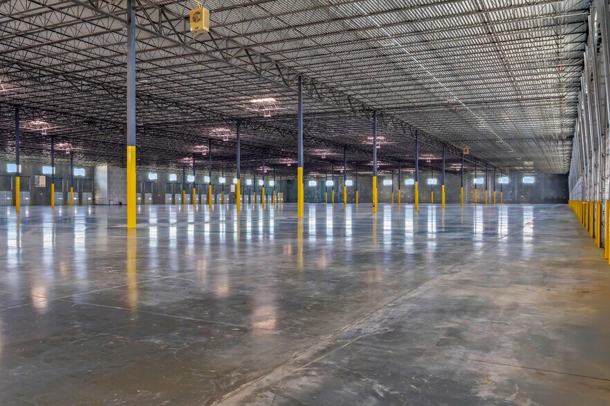 More Photos Of 102 Man United St, Laredo Distribution For Sale