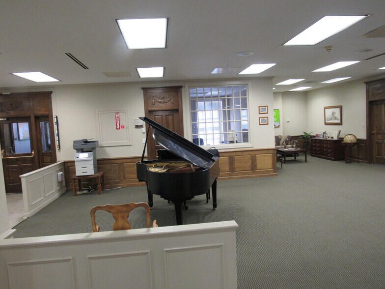 More Photos Of 710 Main St, Columbus Office For Sale