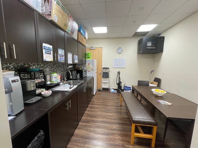 More Photos Of 918 E Green St, Pasadena Office Residential For Lease