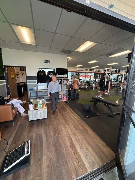 More Photos Of 4367 Woodman Ave, Sherman Oaks Unknown For Lease