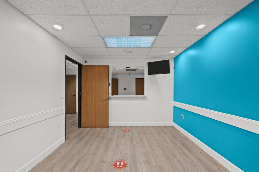 More Photos Of 44215 15th St W, Lancaster Medical For Lease