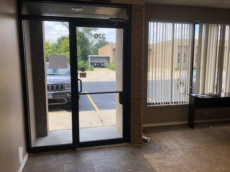 More Photos Of 220-320 Howard Ave, Des Plaines Light Distribution For Sale