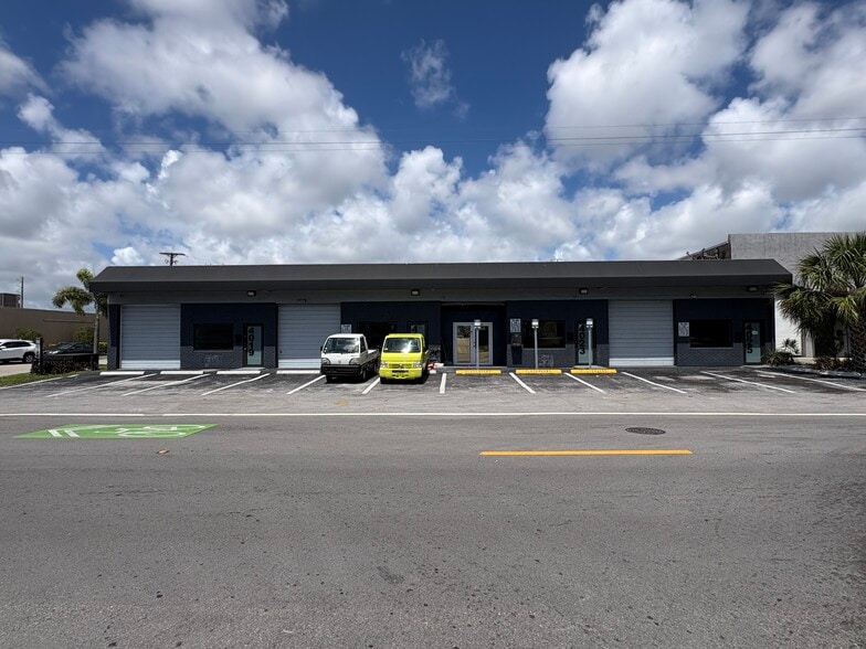 More Photos Of 4019 NE 6th Ave, Oakland Park Warehouse For Sale