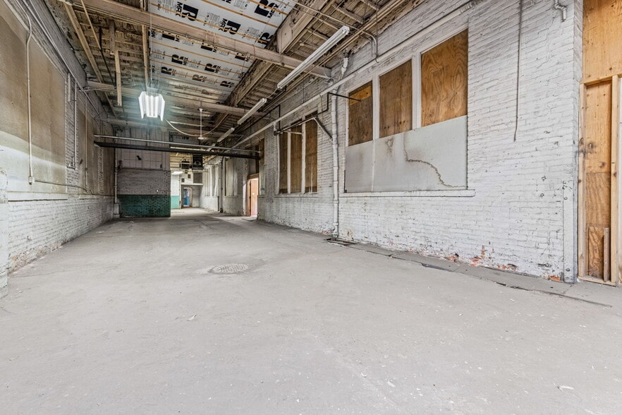 More Photos Of 4444 Lawton Ave, Detroit Warehouse For Sale