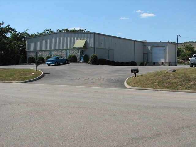 More Photos Of 10919 Murdock Dr, Knoxville Light Distribution For Lease