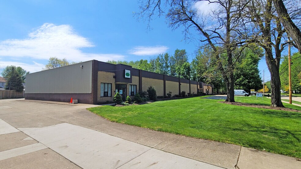 Primary Photo Of 950 Erie Rd, Eastlake Manufacturing For Sale