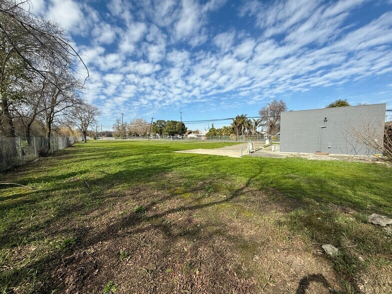 More Photos Of 1625 Sacramento Ave, West Sacramento Storefront For Sale