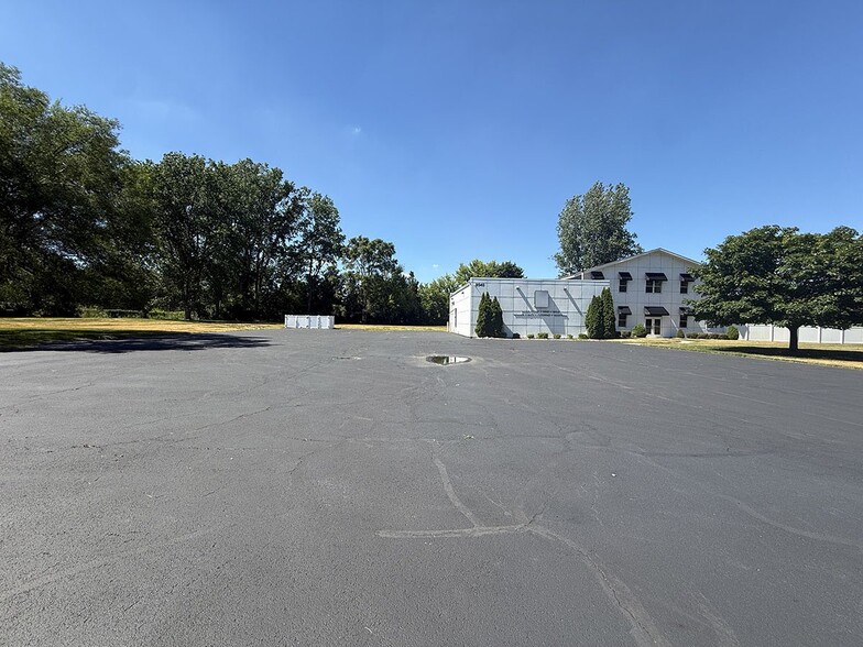 More Photos Of 9540 Airport Hwy, Monclova Warehouse For Sale