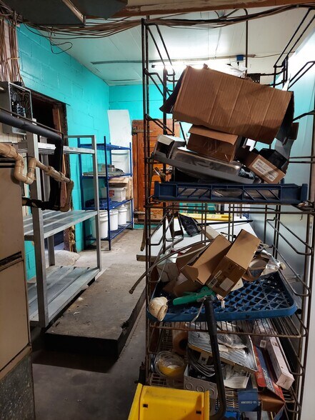 More Photos Of 101 Caldwell St, Paris Restaurant For Lease