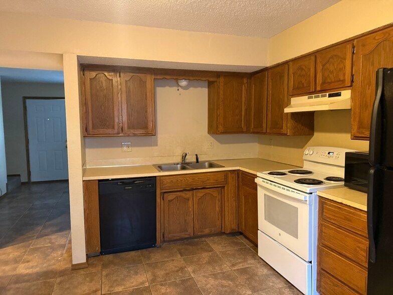 More Photos Of 2206 E Macs Ct, Springfield Apartments For Sale