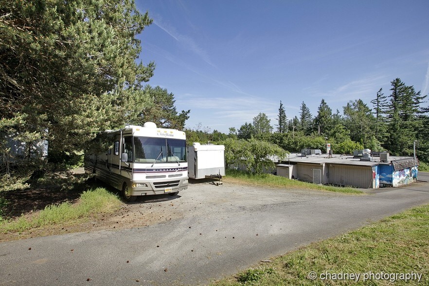 More Photos Of 31815 E Historic Columbia RI Hwy, Troutdale Convenience Store For Sale