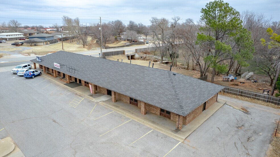 More Photos Of 1108 N Washington St, Weatherford Medical For Sale
