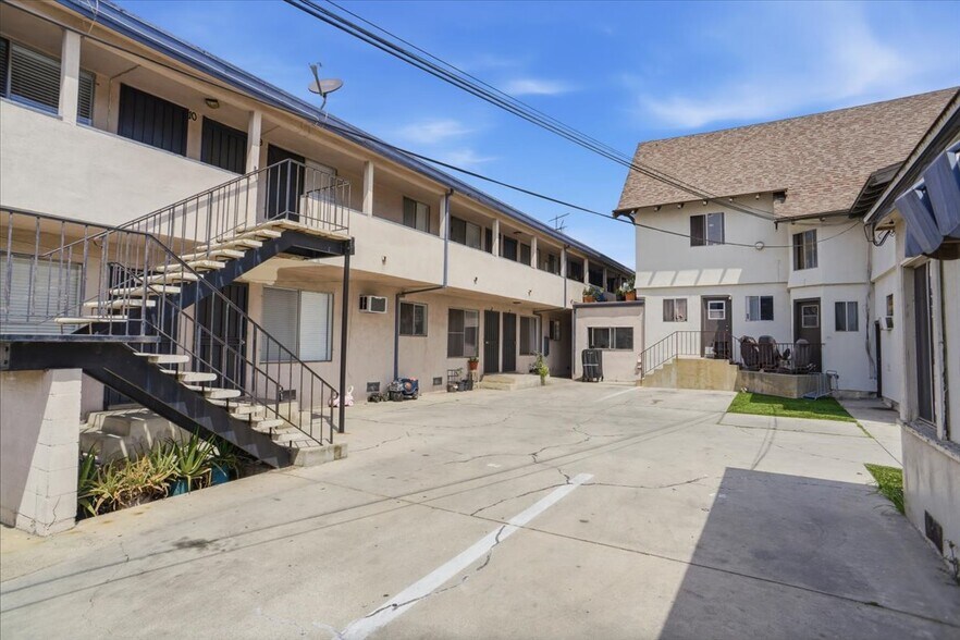 More Photos Of 117 N St Louis St, Los Angeles Multifamily For Sale