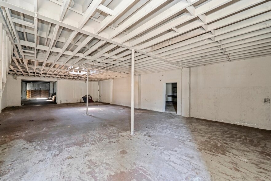 More Photos Of 4810 Firestone Blvd, South Gate Unknown For Lease