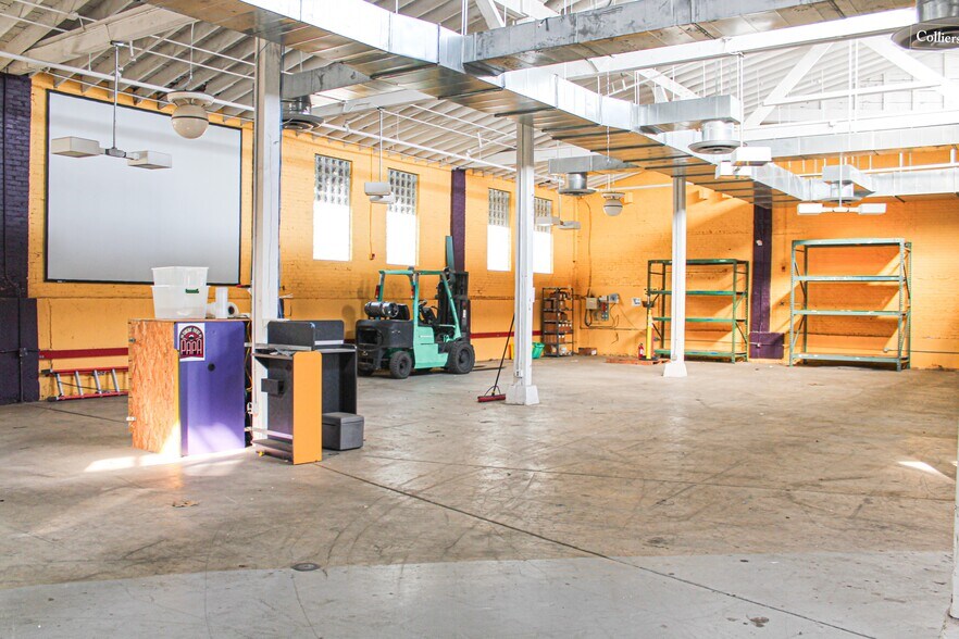 More Photos Of 100 Keystone Dr, Carnegie Warehouse For Lease