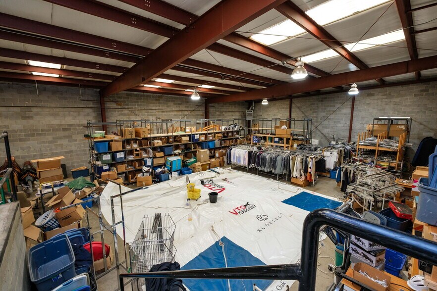 More Photos Of 115 Miller St, Broadway Industrial For Lease