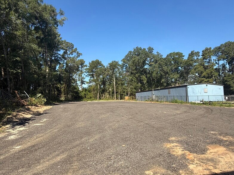 More Photos Of 1372 Blountstown St, Tallahassee Warehouse For Lease