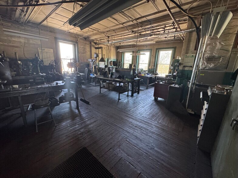 More Photos Of 1583 Niagara St, Buffalo Freestanding For Sale