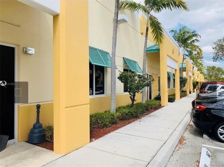 More Photos Of 1801-1867 Banks Rd, Margate Office For Lease