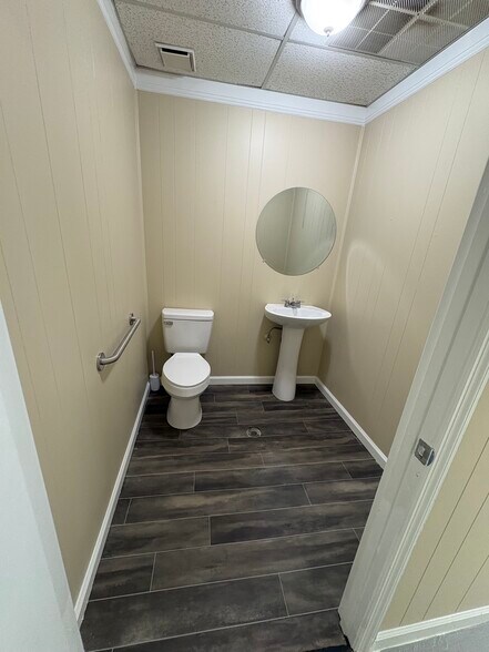 More Photos Of 2914 Gibbon Rd, Charlotte Freestanding For Lease