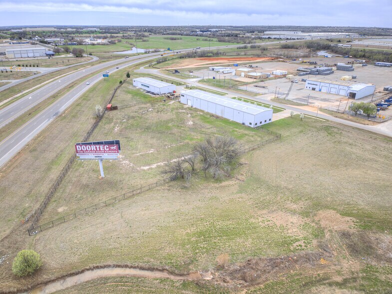 More Photos Of 4900 S Rockwell St, Oklahoma City Warehouse For Lease