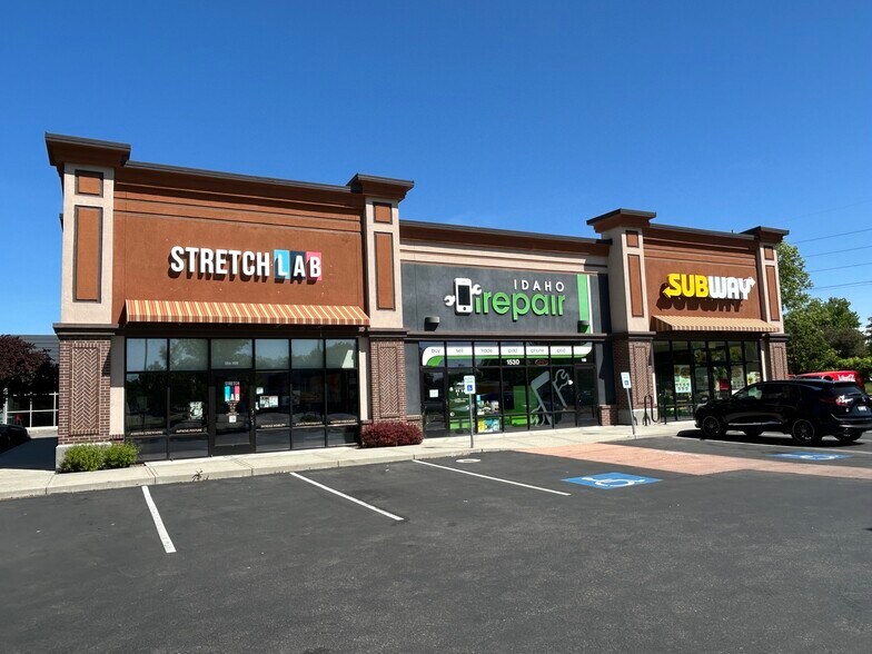 More Photos Of 2175 E Cinema Dr, Meridian Storefront For Lease