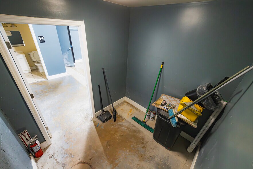 More Photos Of 3805 NW 35th Ave, Miami Warehouse For Sale