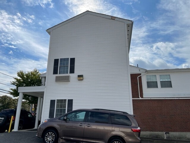More Photos Of 100 Smithfield Ave, Pawtucket Medical For Sale