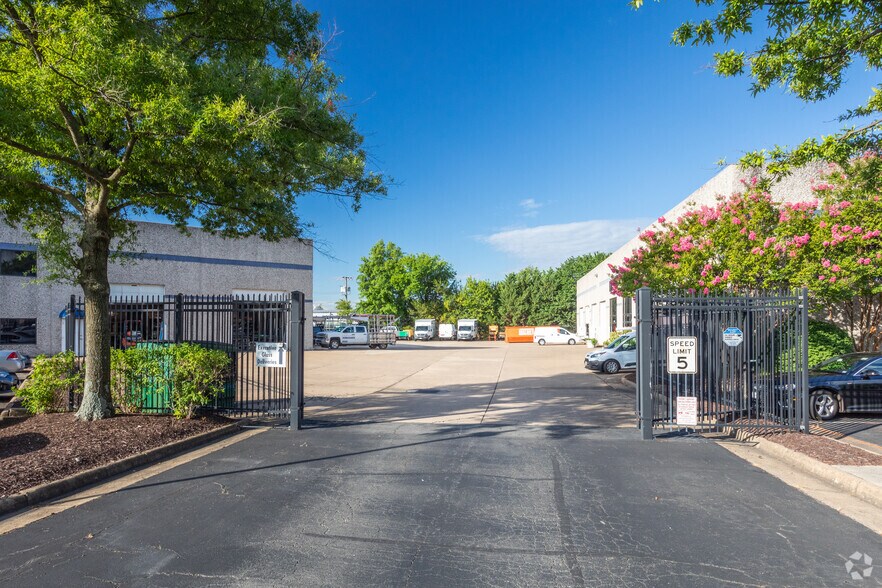 More Photos Of 105 Executive Dr, Sterling Light Distribution For Lease