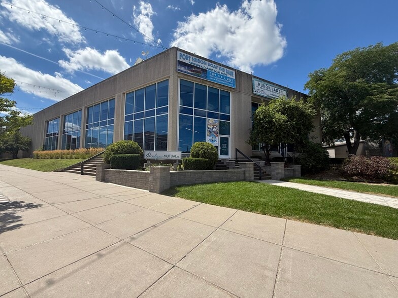 More Photos Of 911 Military St, Port Huron Light Manufacturing For Lease