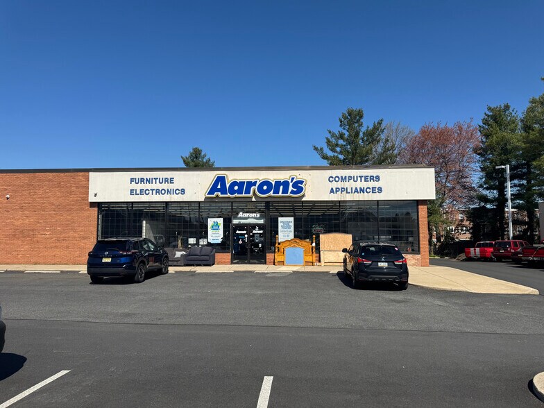 More Photos Of 326 N Chester Pike, Glenolden Storefront For Sale