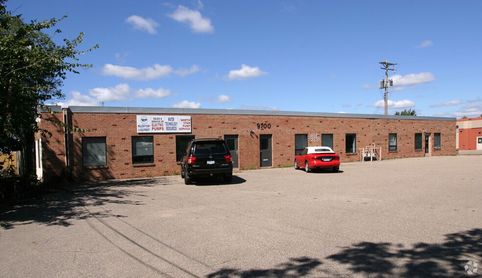 More Photos Of 9700-9710 S Humboldt Ave, Bloomington Warehouse For Lease