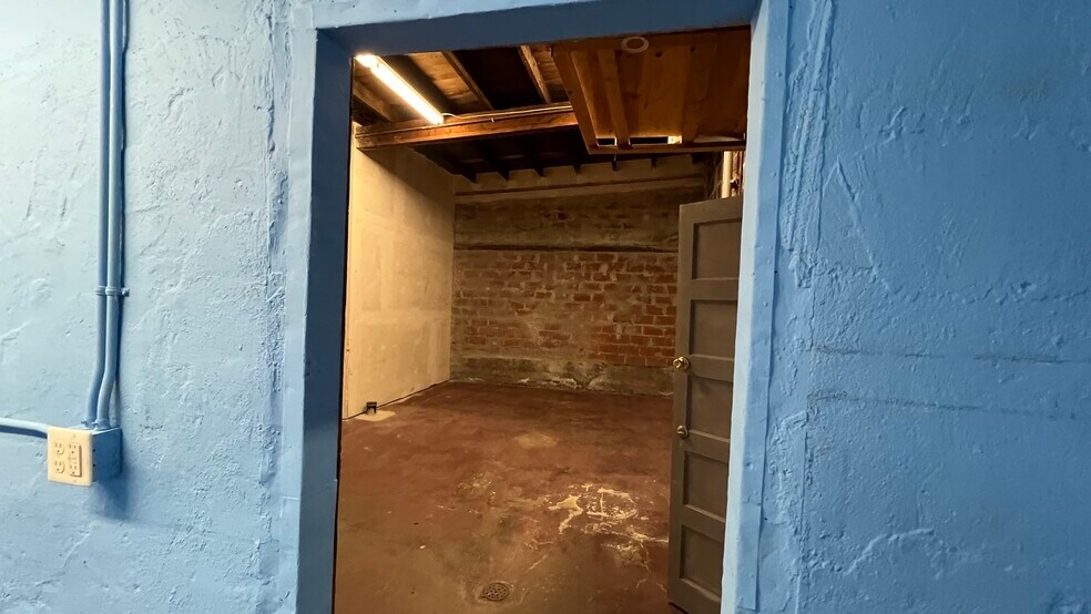 More Photos Of 155 Main St W, Monmouth Storefront For Lease
