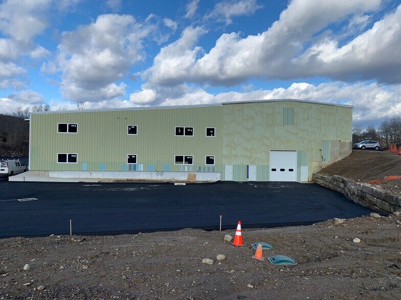 Primary Photo Of 1565 Monroe Turnpike, Monroe Light Manufacturing For Lease