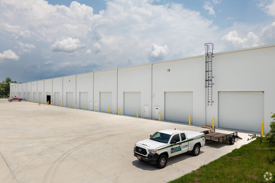 More Photos Of 2870 Clarcona Rd, Apopka Warehouse For Sale