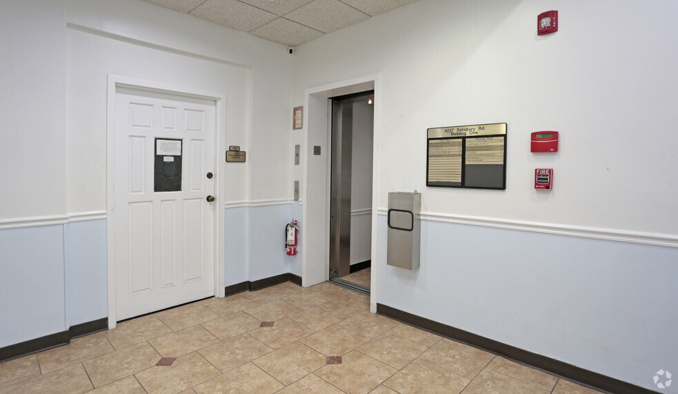 More Photos Of 4237 Salisbury Rd, Jacksonville Unknown For Lease