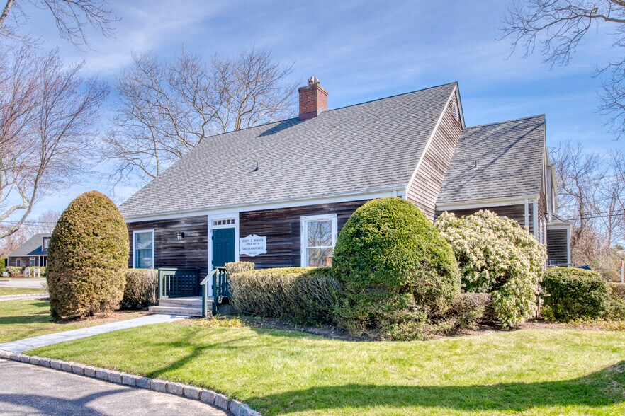 More Photos Of 339 Meeting House Ln, Southampton Healthcare For Sale