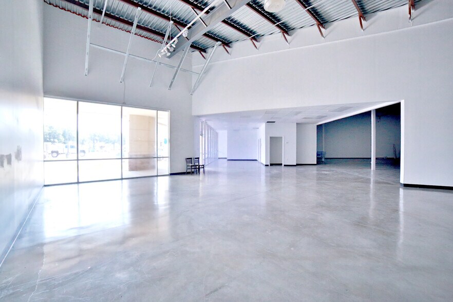 More Photos Of 11130 Gulf Fwy, Houston Unknown For Lease