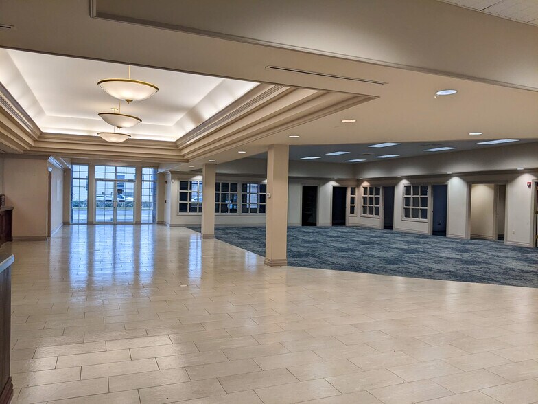 More Photos Of 201 W Reynolds St, Plant City Bank For Lease