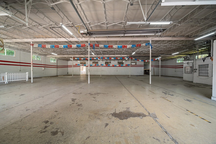 More Photos Of 4450 S Pine Ave, Ocala Warehouse For Sale