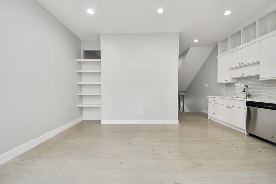 More Photos Of 1708 Winter St, Houston Apartments For Sale